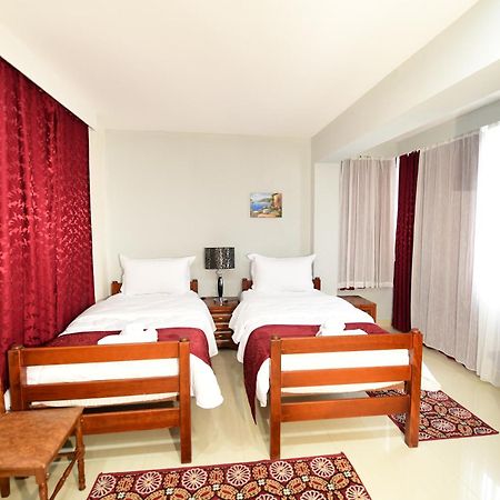 Zobo Hotel Shkodër エクステリア 写真