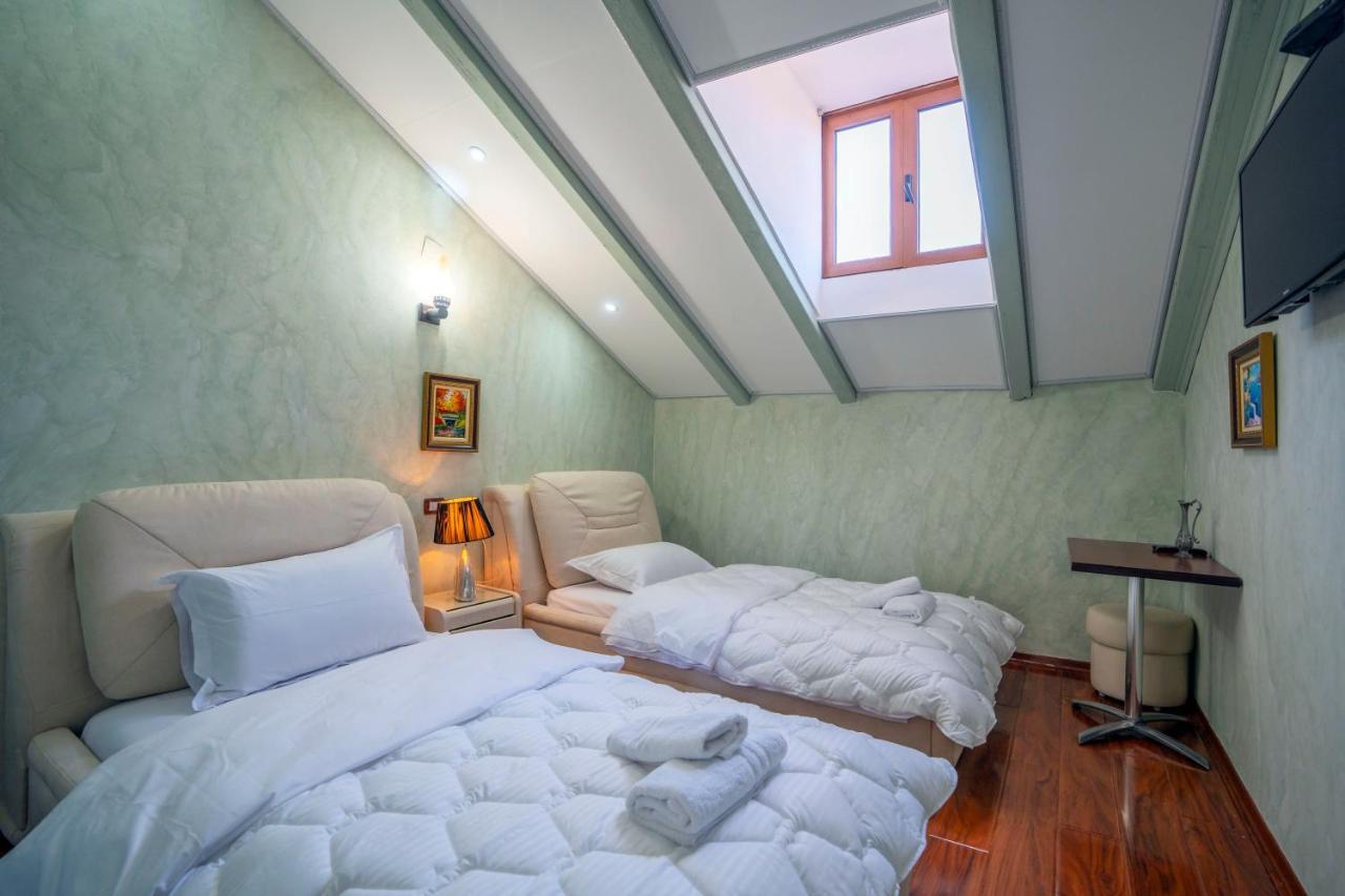 Zobo Hotel Shkodër エクステリア 写真
