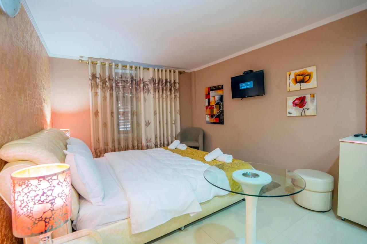 Zobo Hotel Shkodër エクステリア 写真
