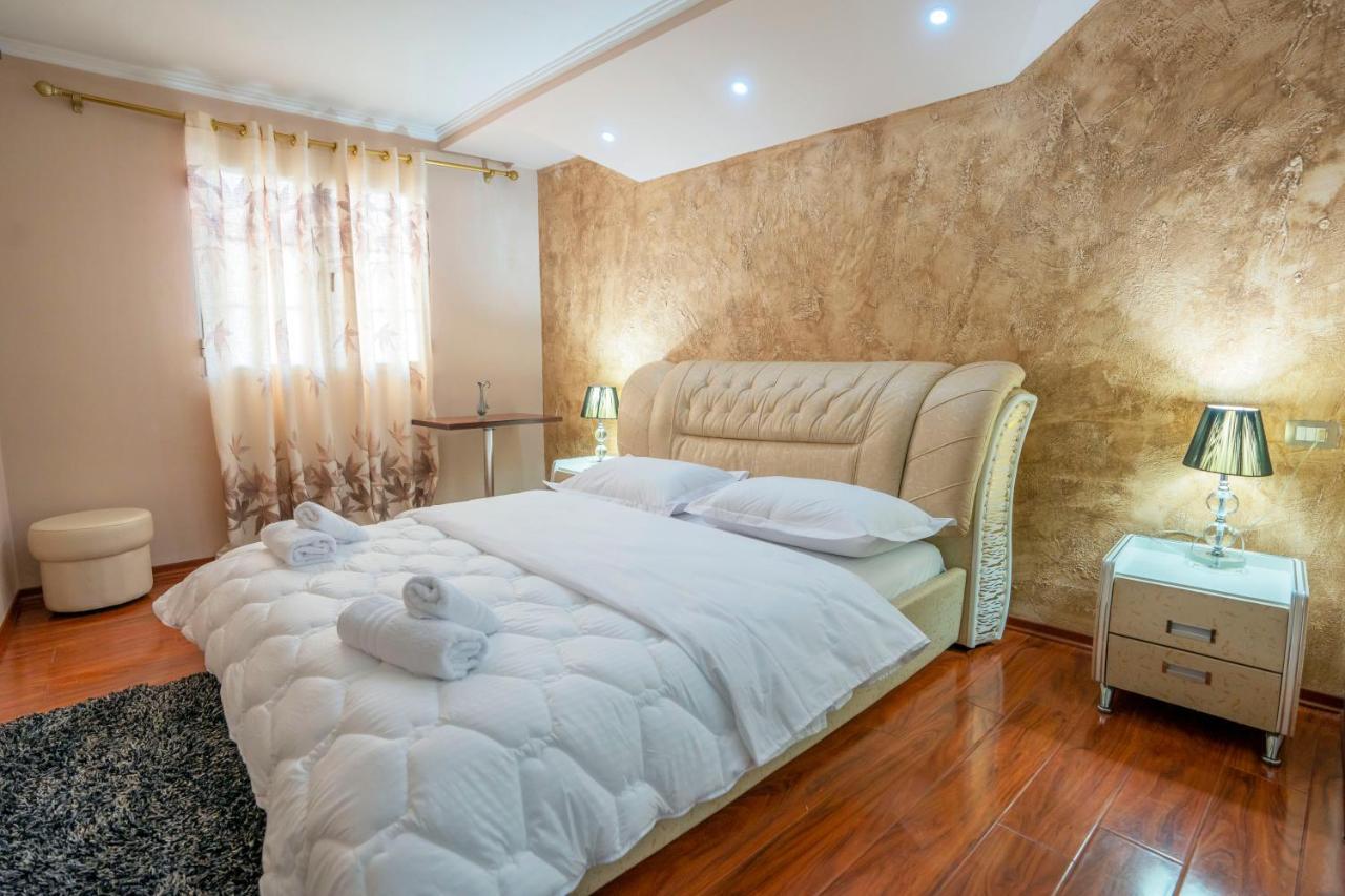 Zobo Hotel Shkodër エクステリア 写真