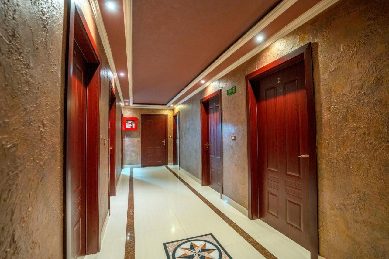 Zobo Hotel Shkodër エクステリア 写真