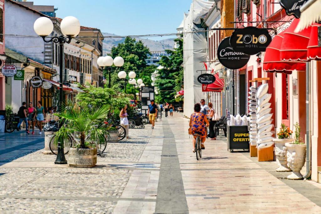 Zobo Hotel Shkodër エクステリア 写真