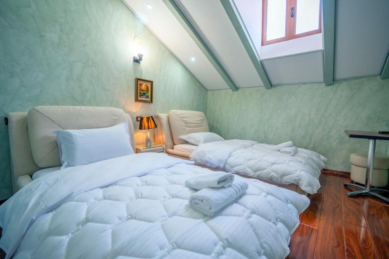 Zobo Hotel Shkodër エクステリア 写真