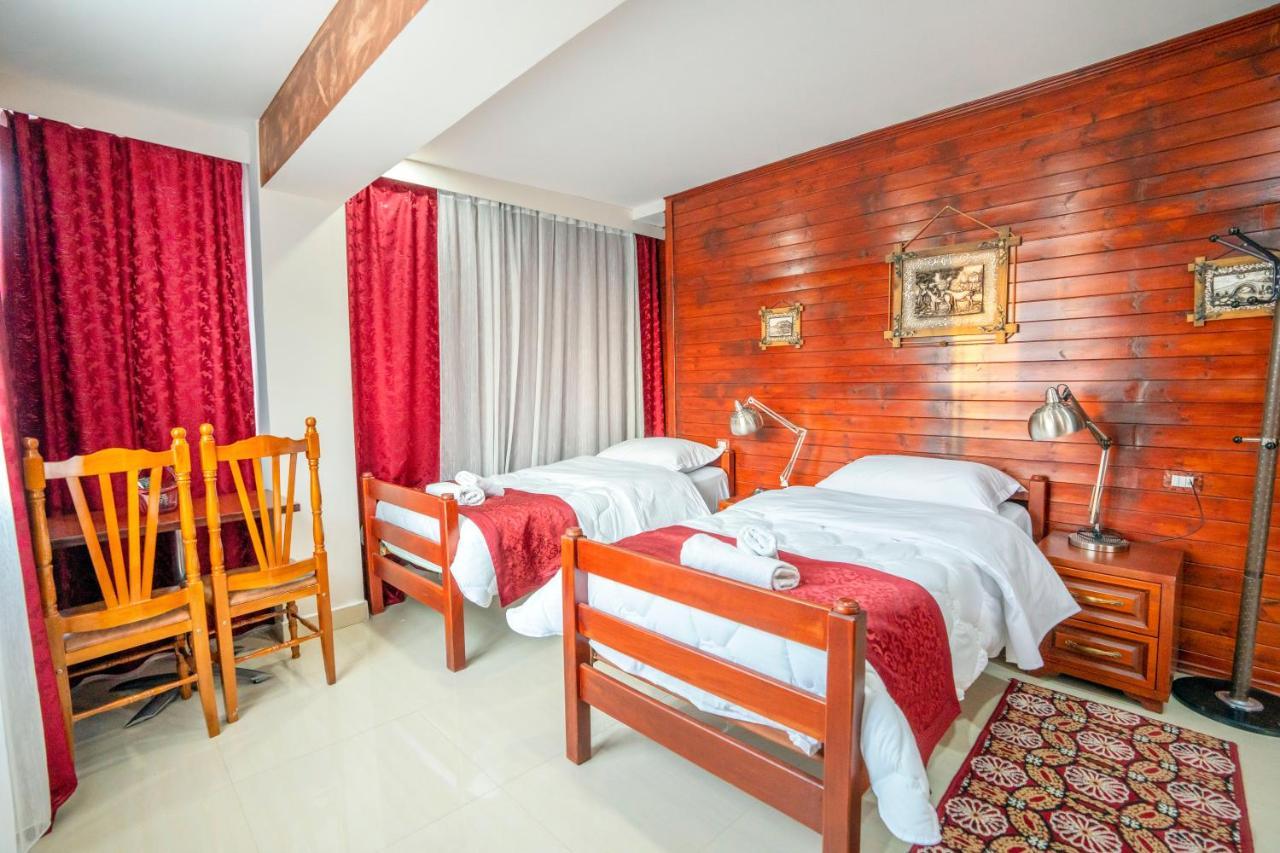 Zobo Hotel Shkodër エクステリア 写真