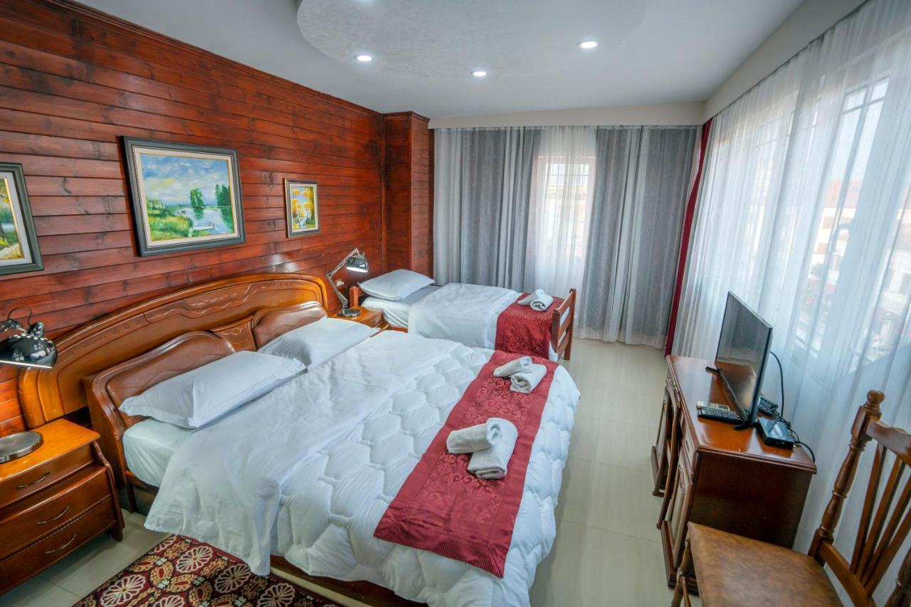 Zobo Hotel Shkodër エクステリア 写真