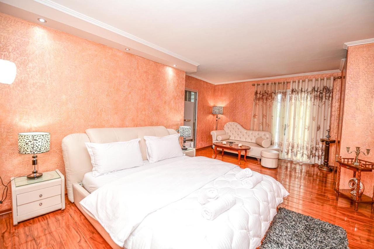 Zobo Hotel Shkodër エクステリア 写真
