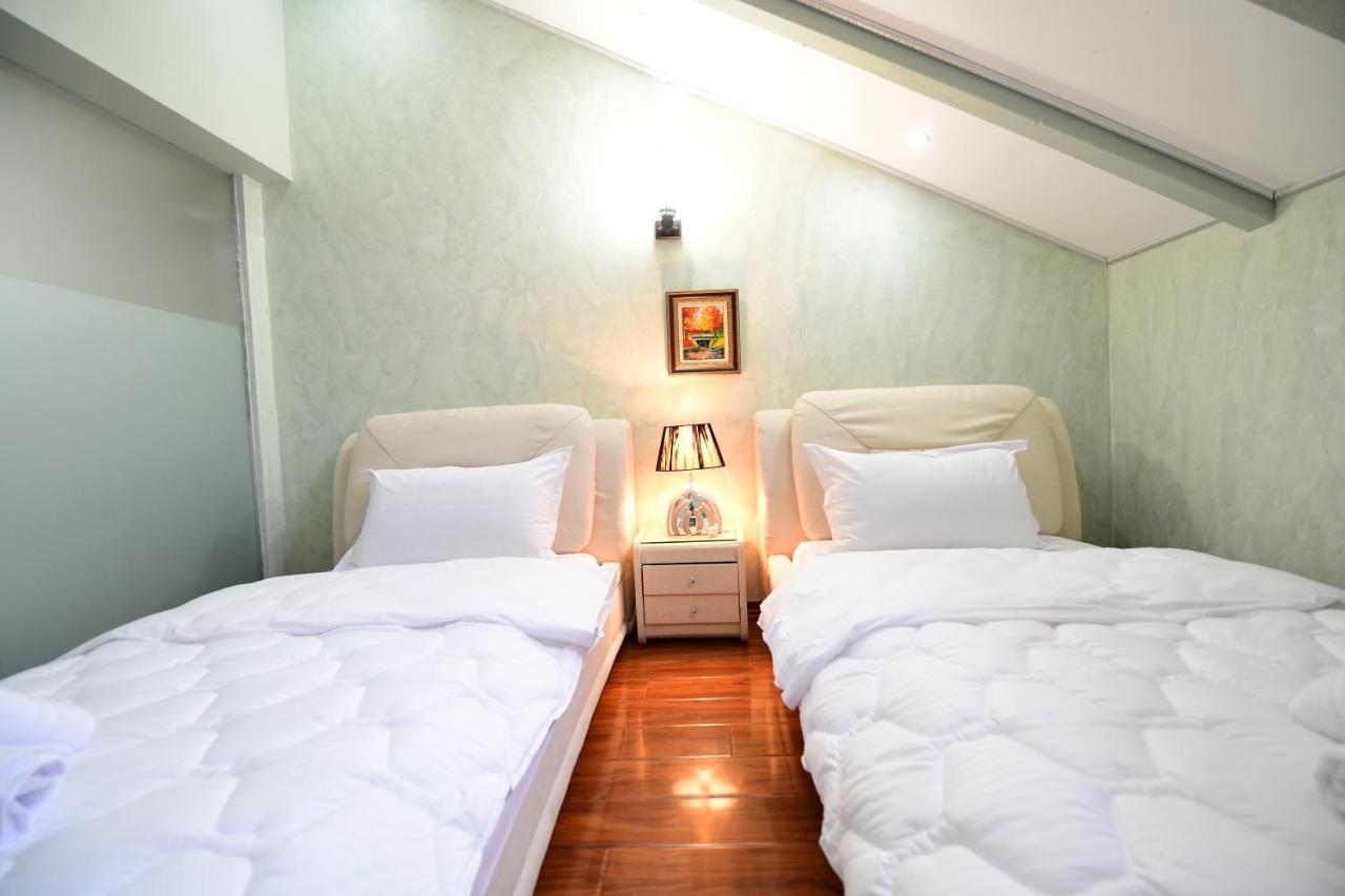 Zobo Hotel Shkodër エクステリア 写真