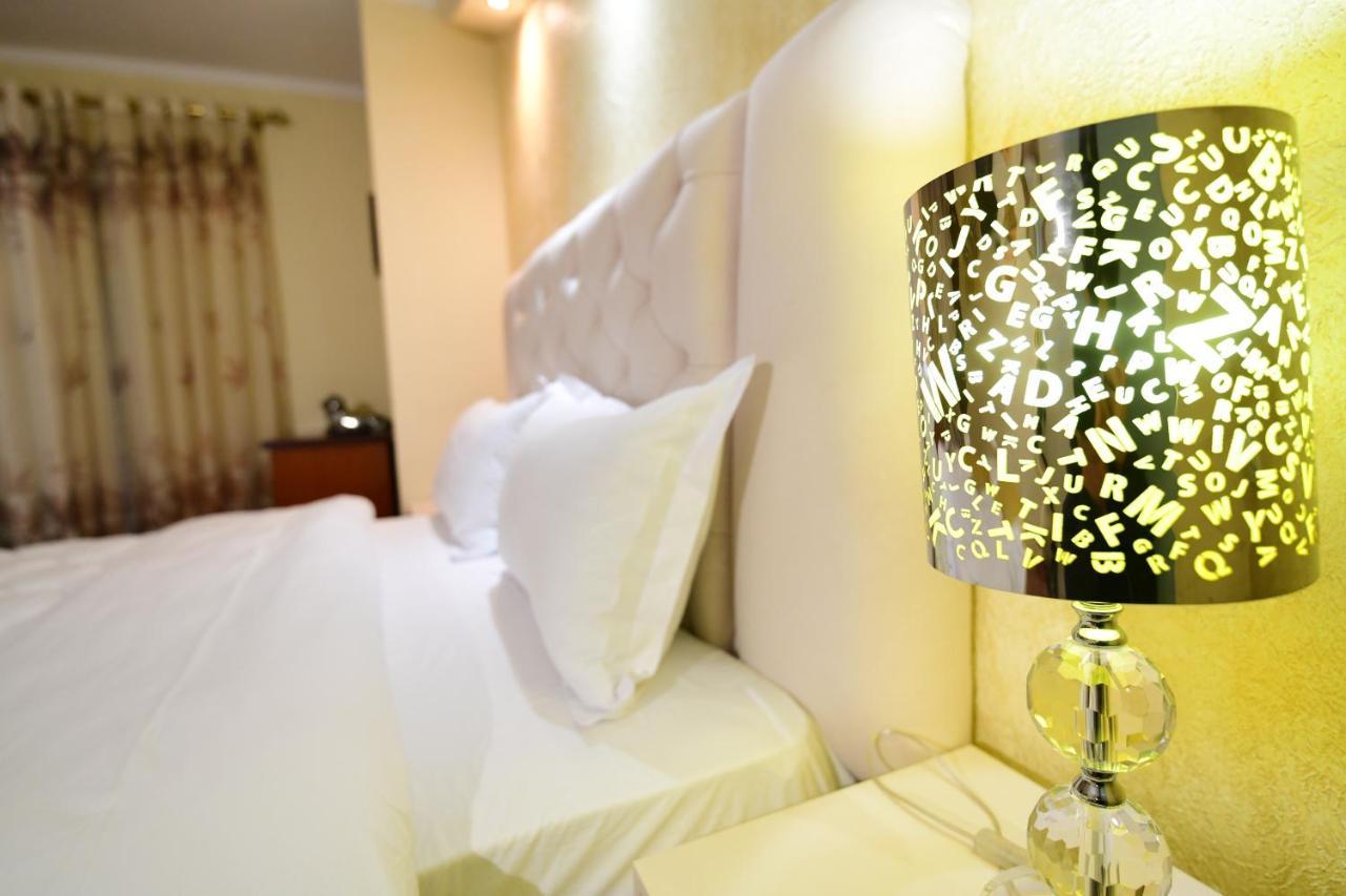 Zobo Hotel Shkodër エクステリア 写真