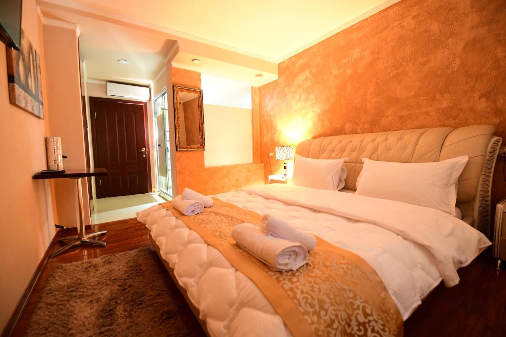Zobo Hotel Shkodër エクステリア 写真